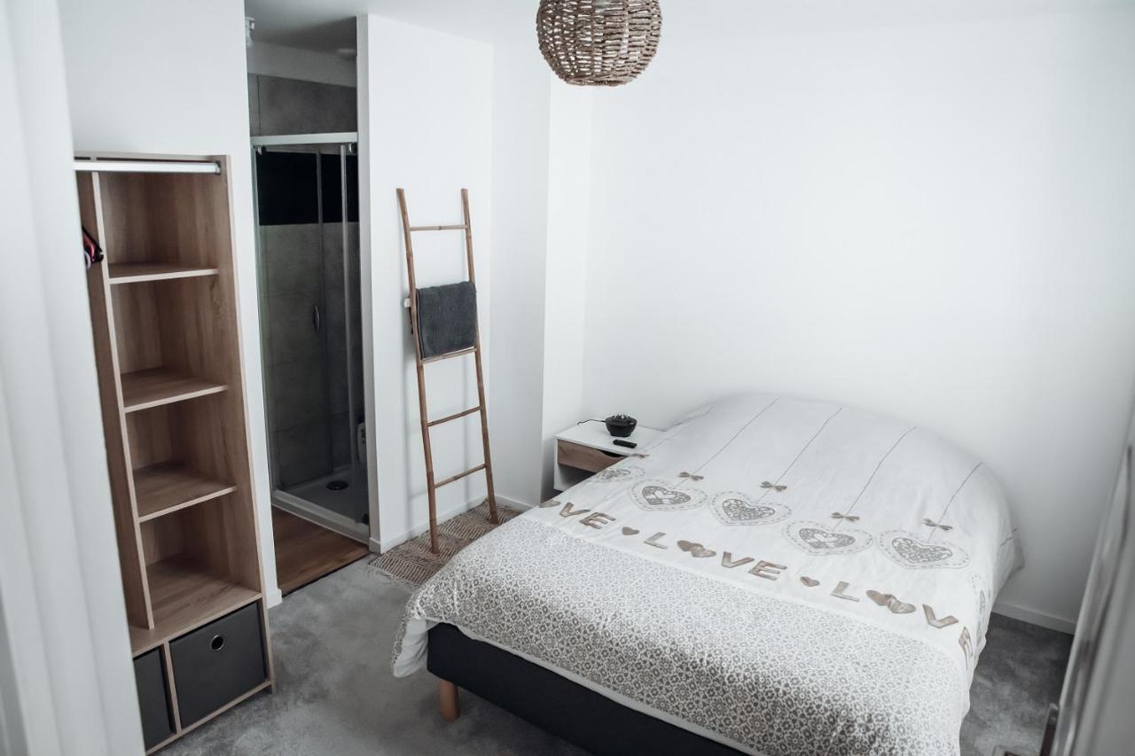Spacieux Neuf Et Lumineux Hyper Centre Apartment Ernee Bagian luar foto