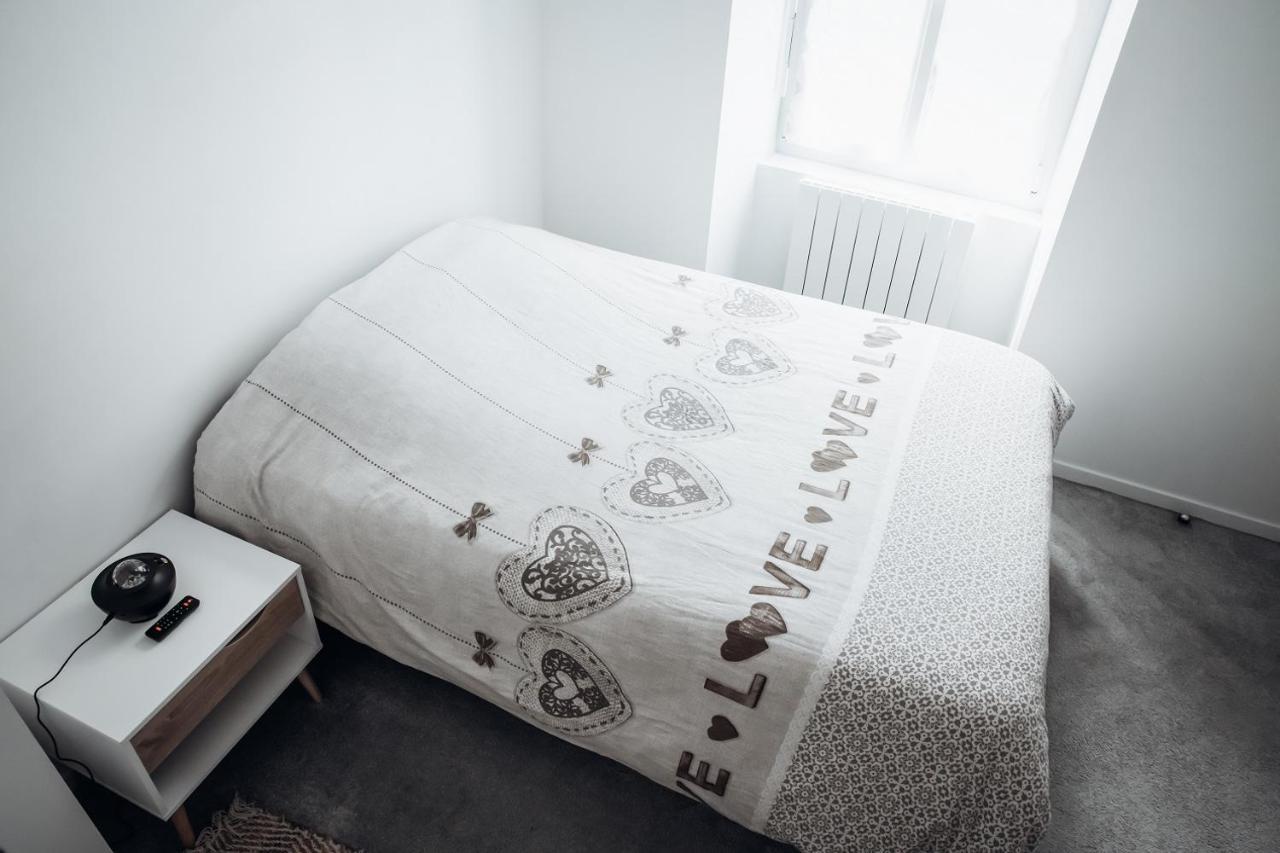 Spacieux Neuf Et Lumineux Hyper Centre Apartment Ernee Bagian luar foto