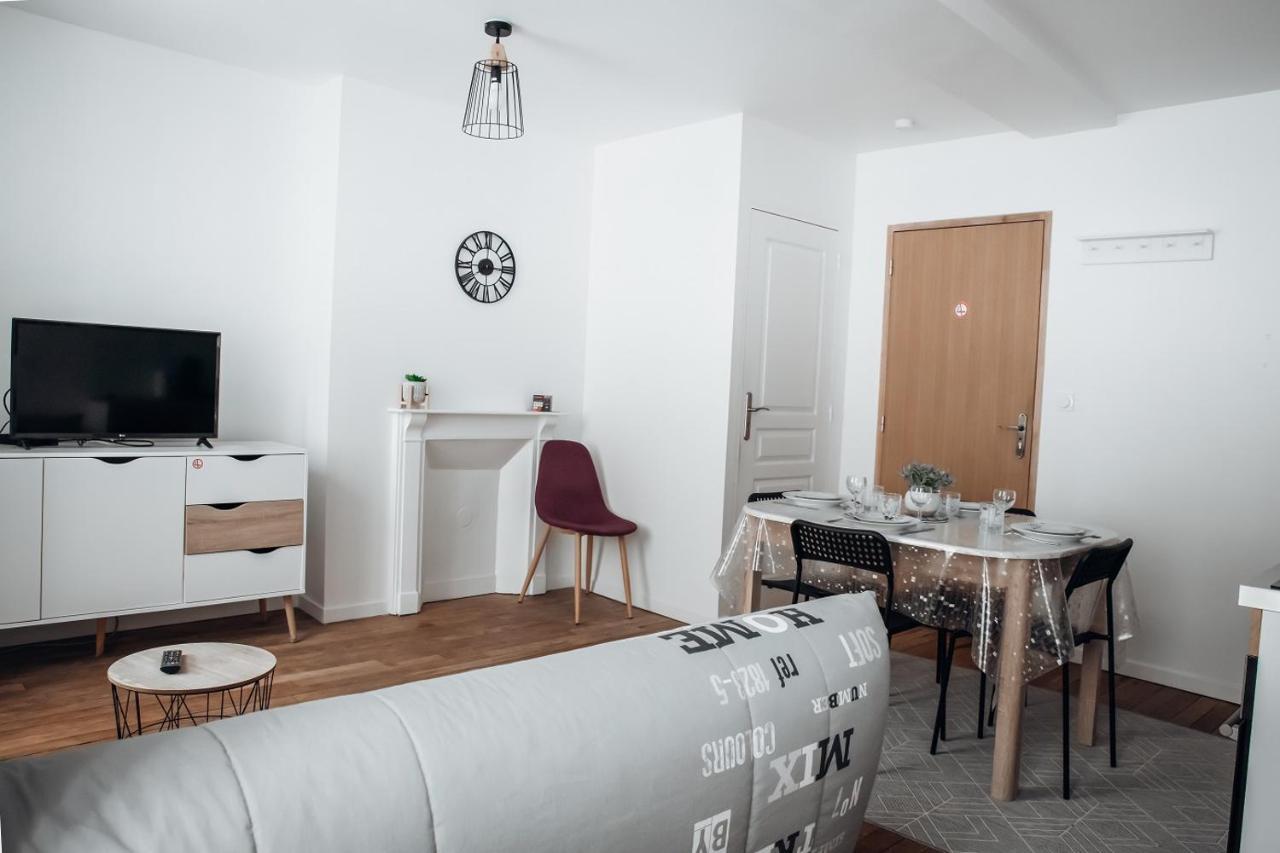 Spacieux Neuf Et Lumineux Hyper Centre Apartment Ernee Bagian luar foto
